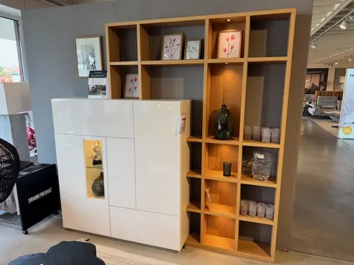 Regalwand inkl. Beleuchtung